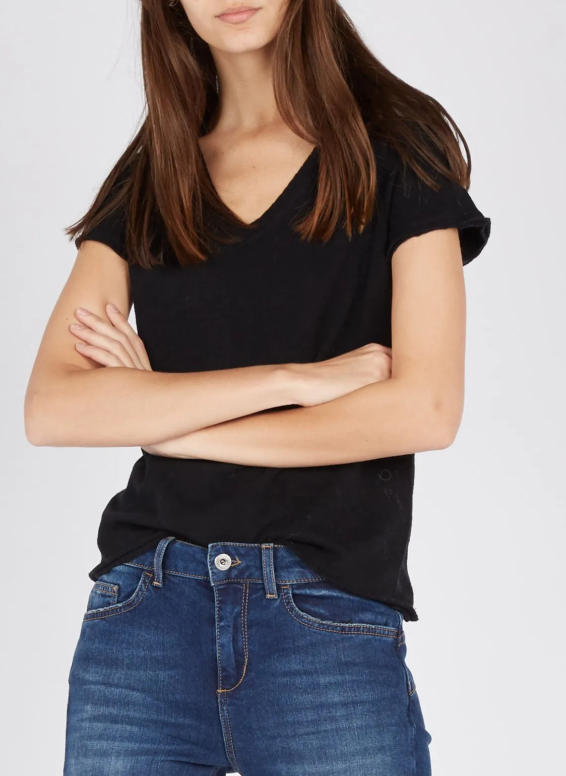 AMERICAN VINTAGE SONOMA - Camiseta de algodón con cuello de pico en negro