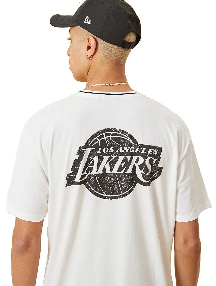 camisa New Era Distressed Graphic Oversize NBA Los Angeles Lakers - White - men´s