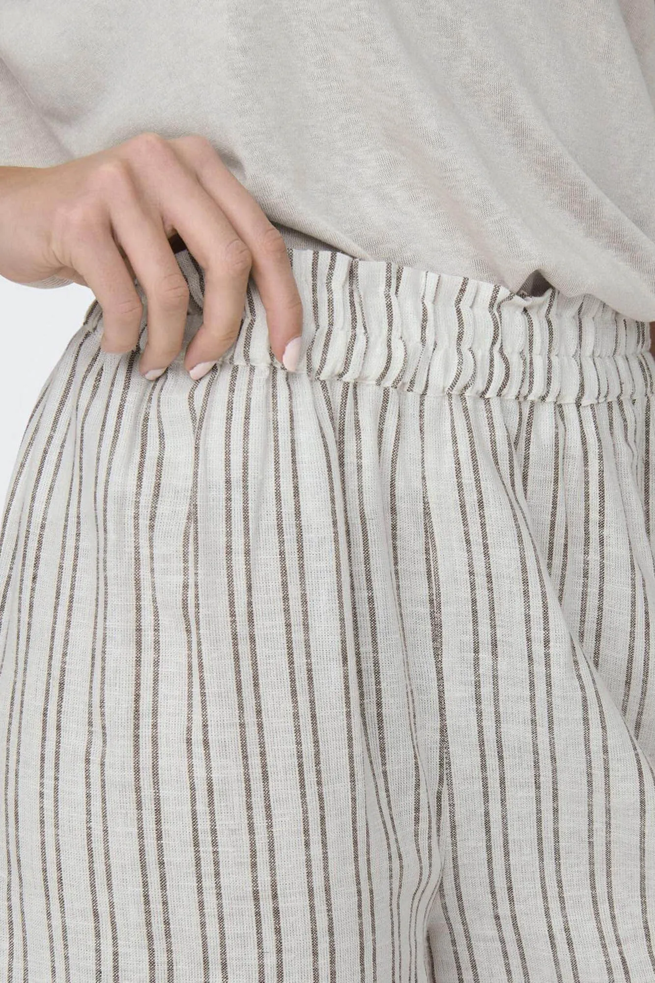 Only Pantalón corto rayas lino