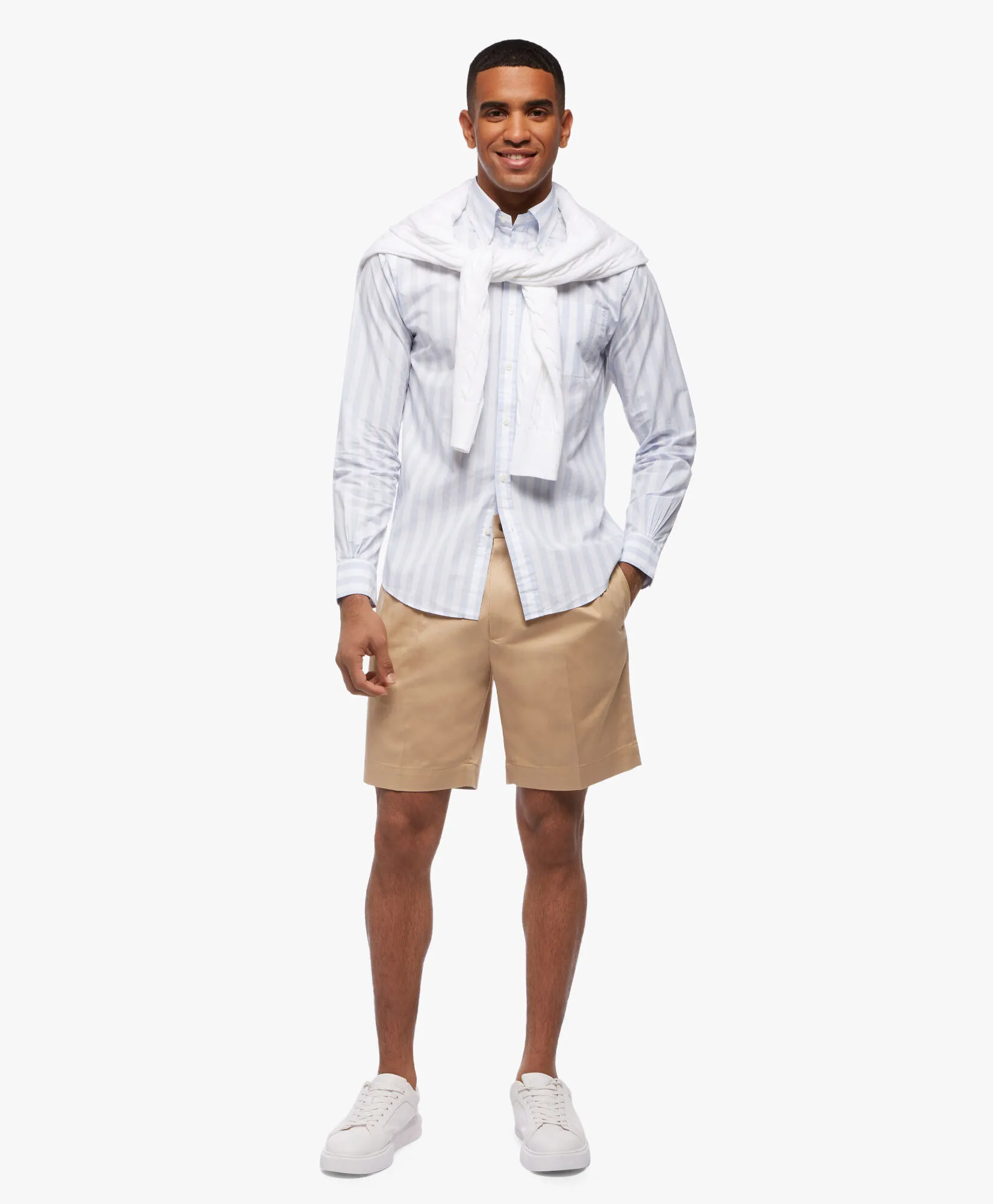 Pantalón corto elástico con pinza delantera