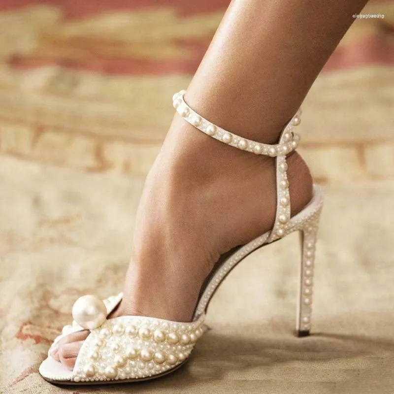 Sandalias 2024 Tacones de perlas hechas a mano Peep-toe Fairy Dress Vestido de novia Bridal Stiletto Stiletto