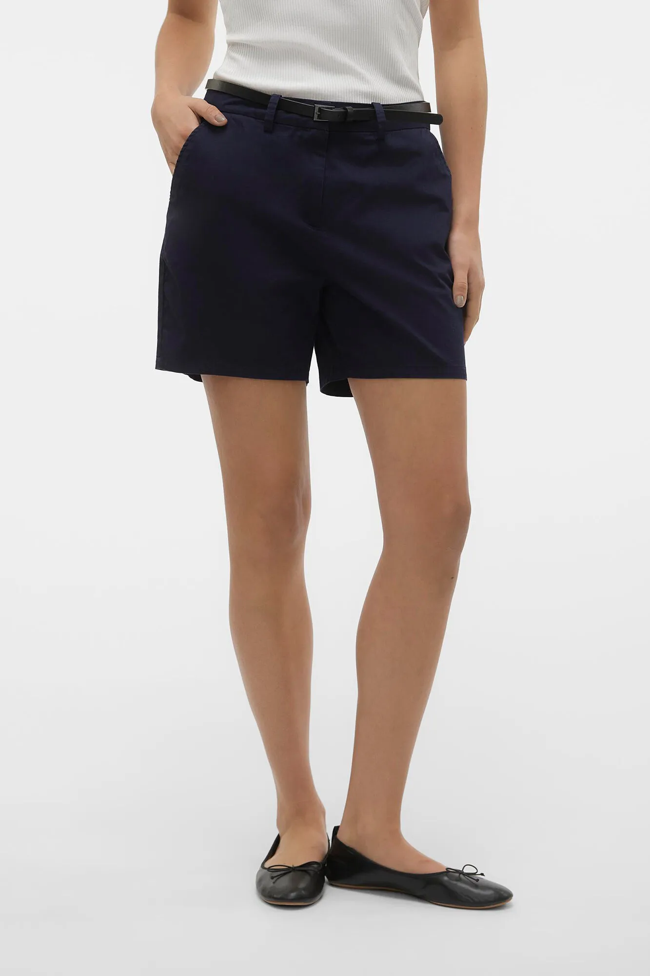 Vero Moda Shorts estilo chino con cinturón